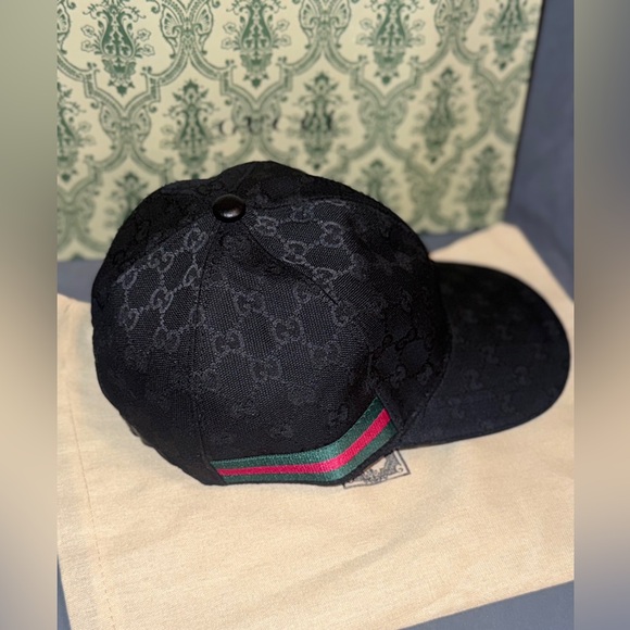 Gucci Original GG Canvas Baseball Hat with Web in black. - Picture 2 of 8